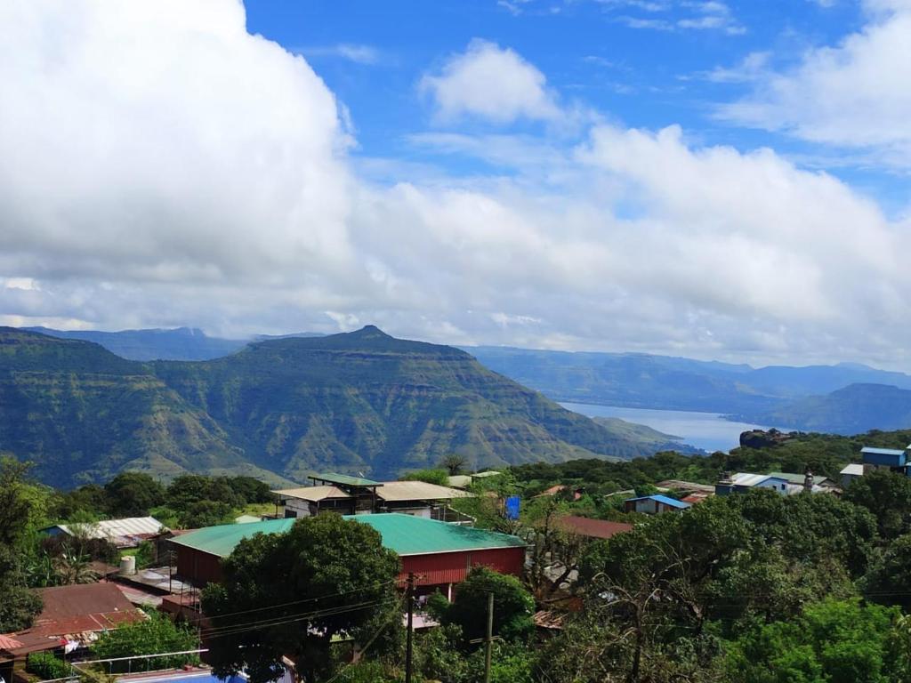 StayVista at Honeychilk Palace Nearest Airport Is Kempegowda International Airport